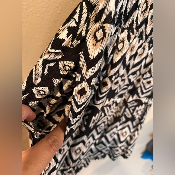 Sleeveless Romper w/ pockets - Picture 4 of 7